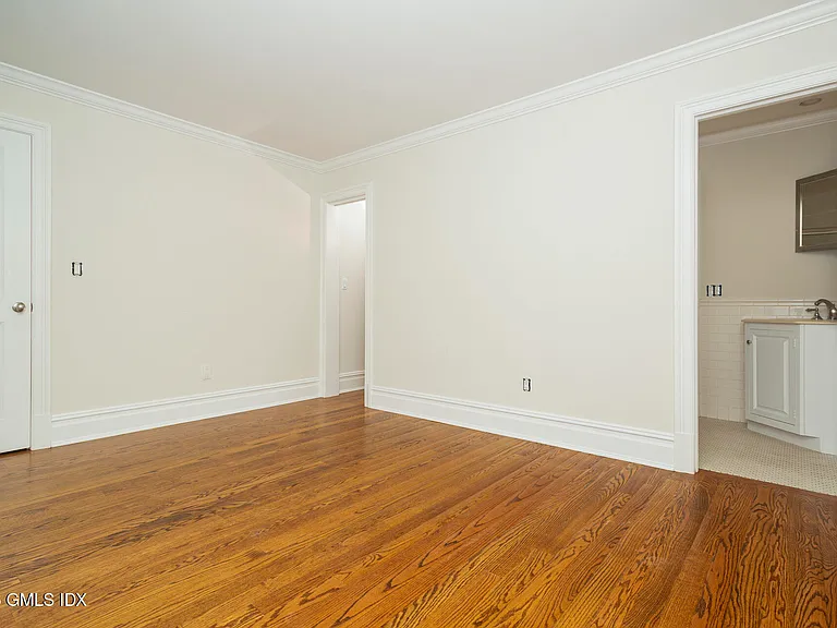 146 E Elm St #B — Photo 9