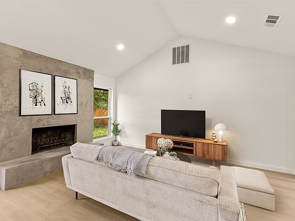 3rd image of 2118 Redondo Dr