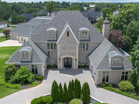3rd image of 1 W Colonial Dr