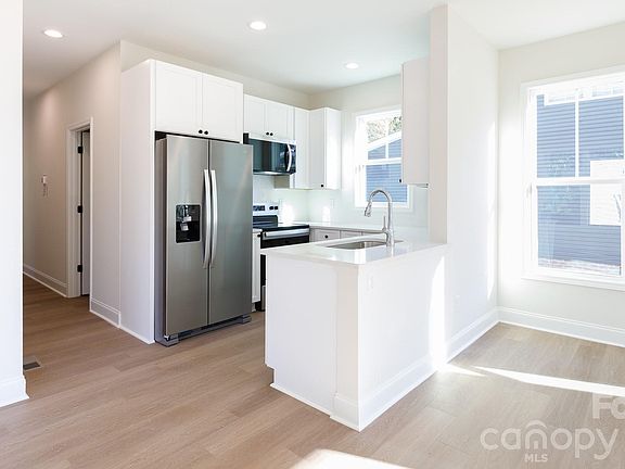 5th image of 206 Westerwood Dr