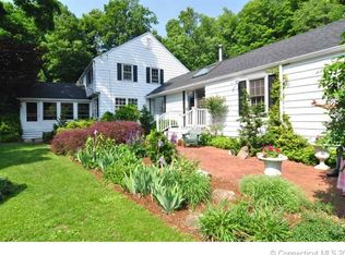 4 Barberry Ln, Farmington, CT 06032