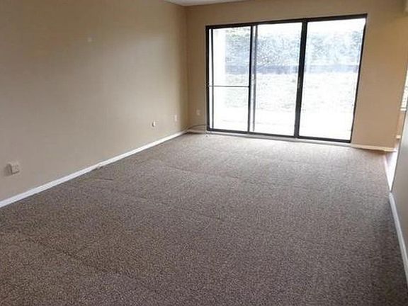 5th image of 52 Shrewsbury Green Dr Unit B