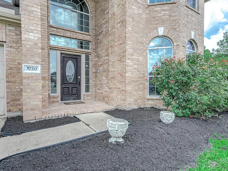 3720 Armand Dr — Photo 4