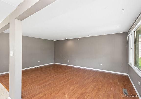4th image of 1945 Bristol Cir