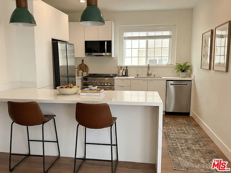 1000 S Sherbourne Dr — Photo 6