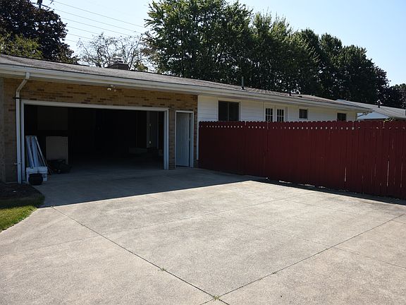 2 Car Garage plus 2 outdoor