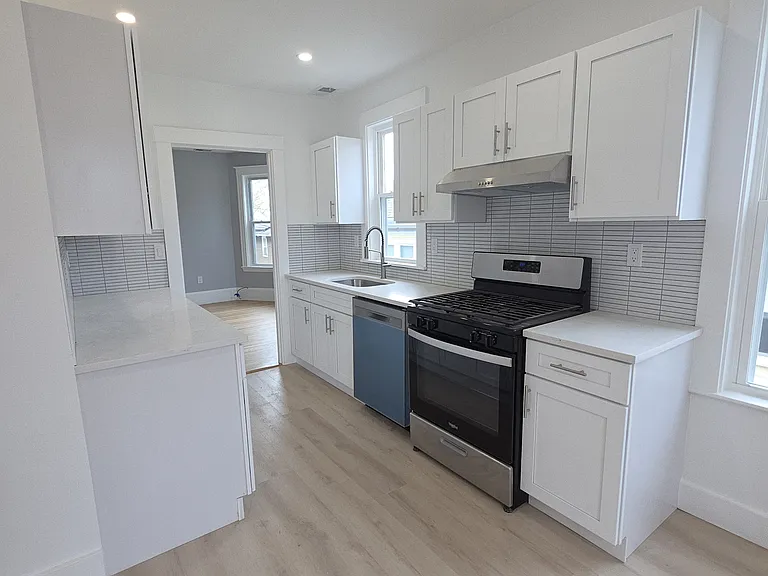 12 Mount Vernon St #2 — Photo 2