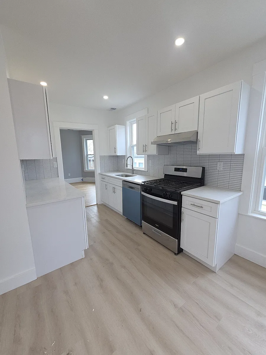 Building Photo - 12 Mount Vernon St #2