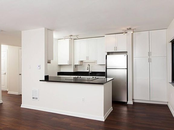 2nd image of 501 Wall St #1314