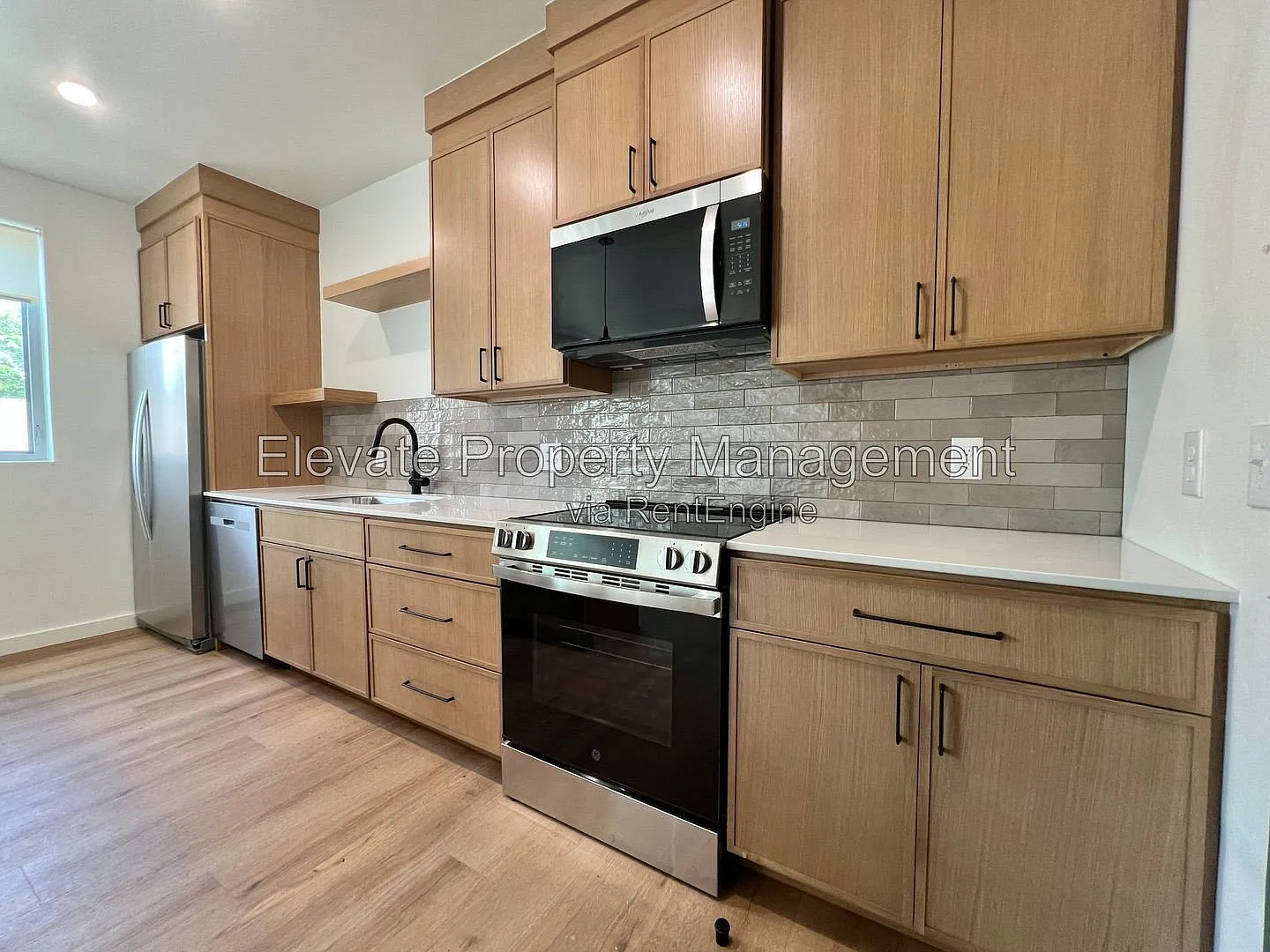1 bed, 1.0 bath, 633 sqft, $1,425 — Photo 2