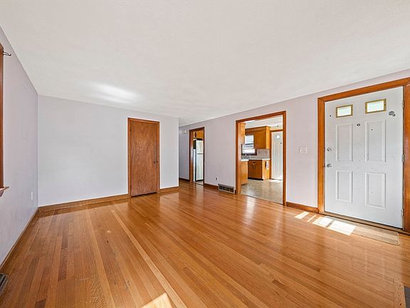 3rd image of 11 Rosalind Rd