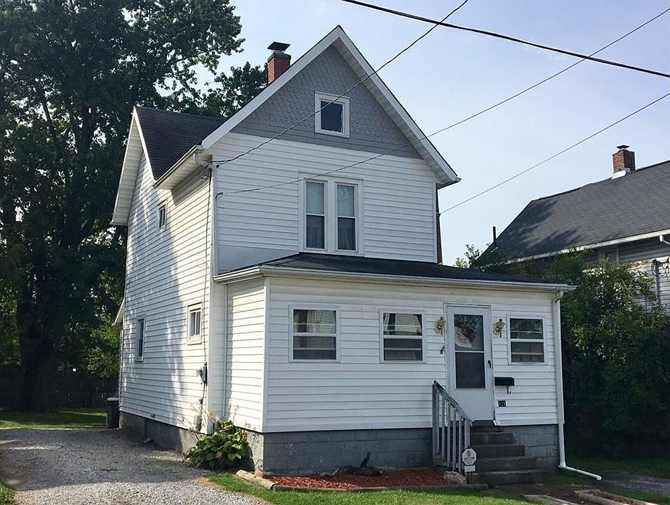 1st image of 121 W 10th St