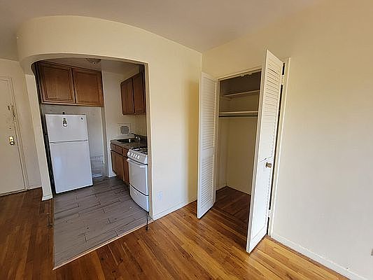 5th image of 330 E 19th St APT 5E