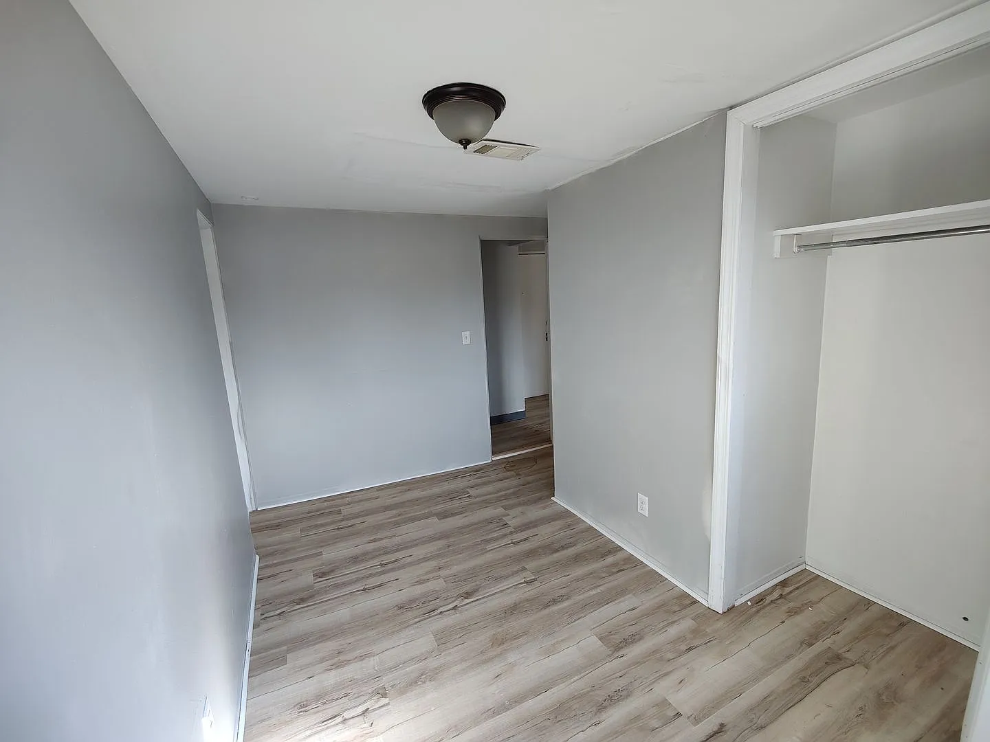 Glassport - 2 BR - 2nd Floor Apartment! Section 8 accepted! — Photo 4