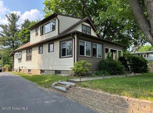92 Fiddlers Ln, Latham, NY 12110