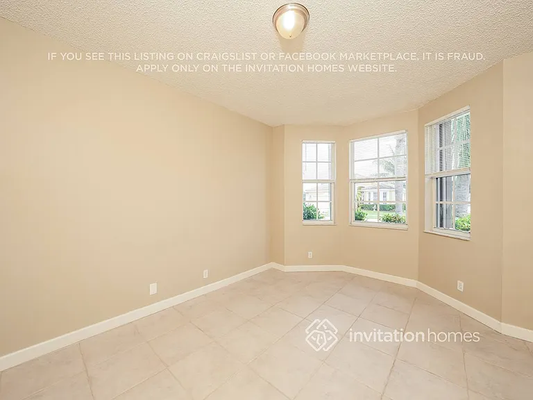 9496 Lago Dr — Photo 10