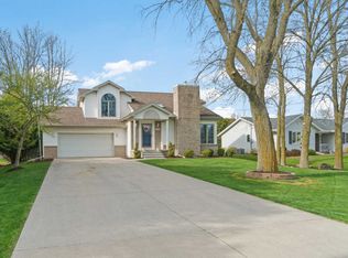 4516 Harvest Cir, Manitowoc, WI 54220