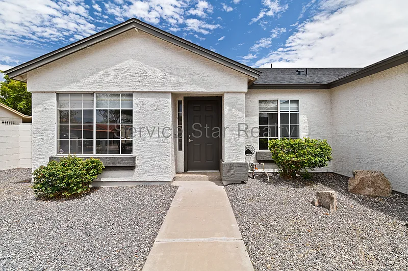 4 bed, 2.0 bath, 1680 sqft, $2,500 — Photo 3