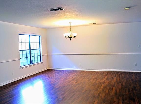 3rd image of 610 Whispering Hollow Dr