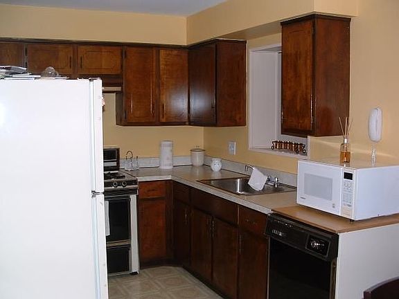 3rd image of 18003 Cloverdale Dr