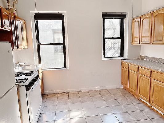 2nd image of 21-38 35th St #5EE