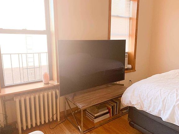 2nd image of 176 Franklin St #3