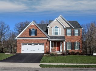 319 Park Edge Dr, Clinton, PA 15026