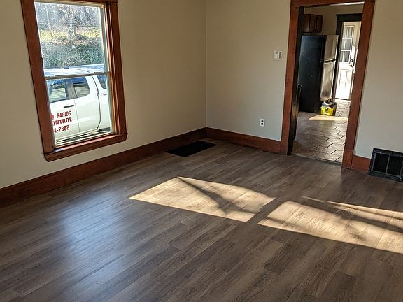 4th image of 941 Nagold St NW #1