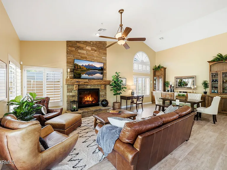 7642 E Hartford Dr — Photo 9