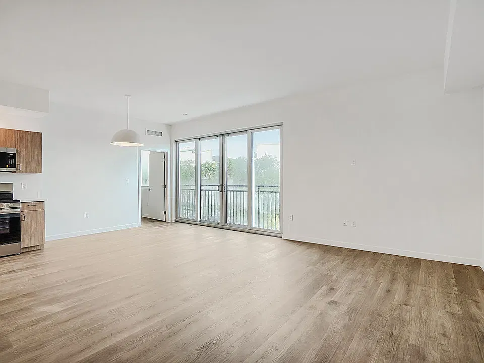 1 bed, 645 sqft, $1,880 — Photo 1