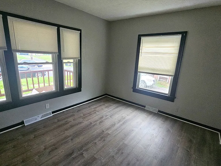 240-240.5 Richland Ave — Photo 2