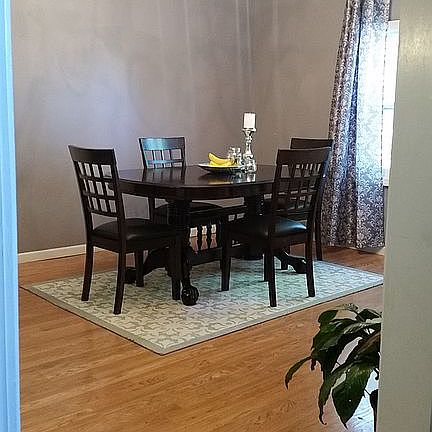 Can fit much larger table