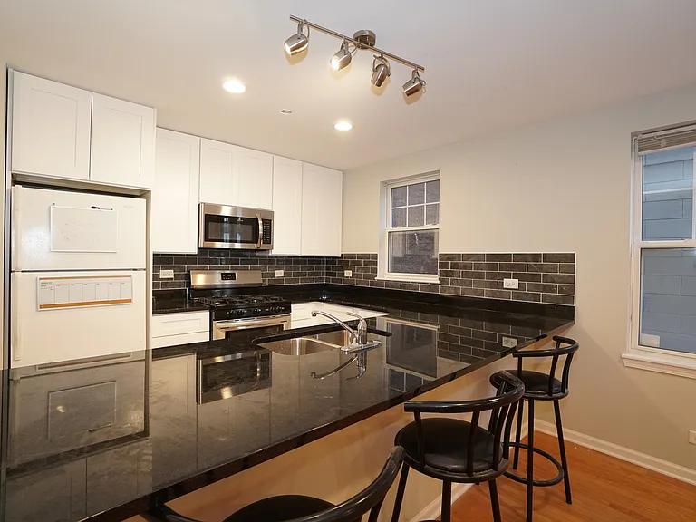 1103 N Crosby St #A — Photo 3