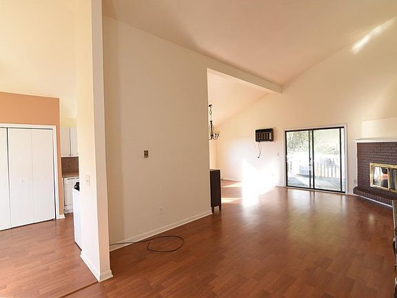 3rd image of 49 Brewster Woods Dr