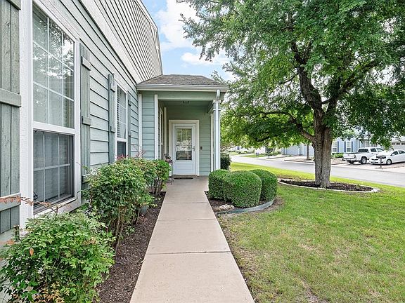 5th image of 109 Providence St