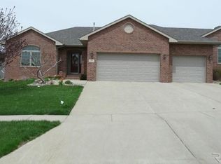104 E Pinehurst Dr, Sioux Falls, SD 57108
