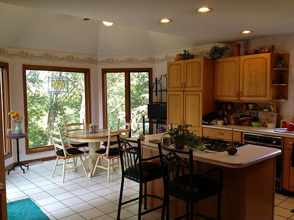 2nd image of 224 Jamie Ln