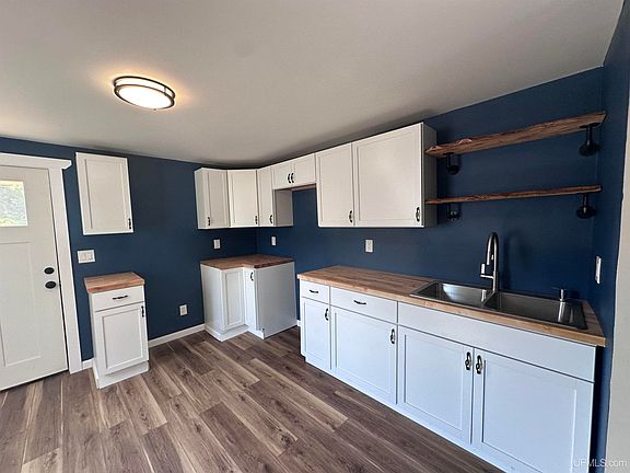 4th image of 633 Spring Ave