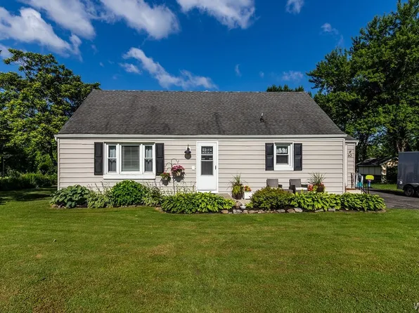 60 Kings Rd, Elma, NY 14059