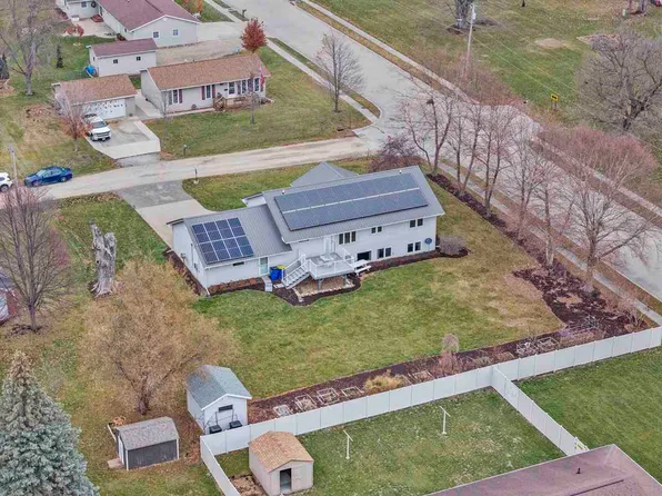 405 E 14th St, Washington, IA 52353