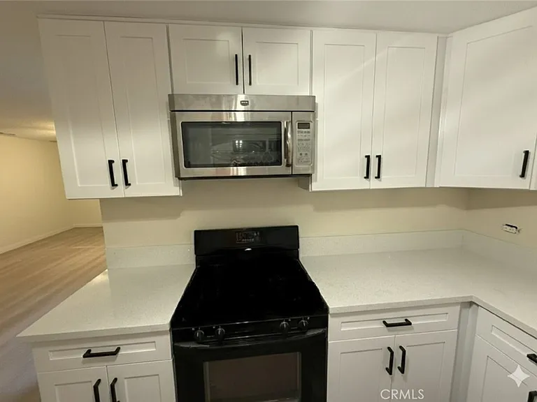 611 Lillian Dr — Photo 8