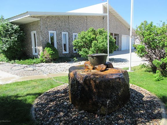 3rd image of 70 Teemont Cres