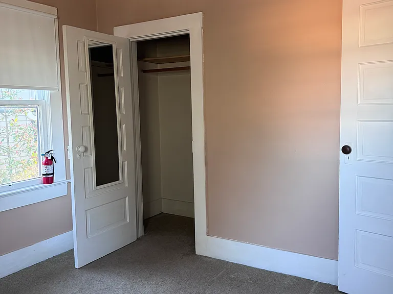 Front bedroom, new carpet!
