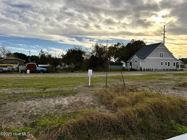 2407 Ferabee Street, Morehead City, NC 28557