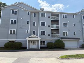 122 Coliseum Ave, Nashua, NH