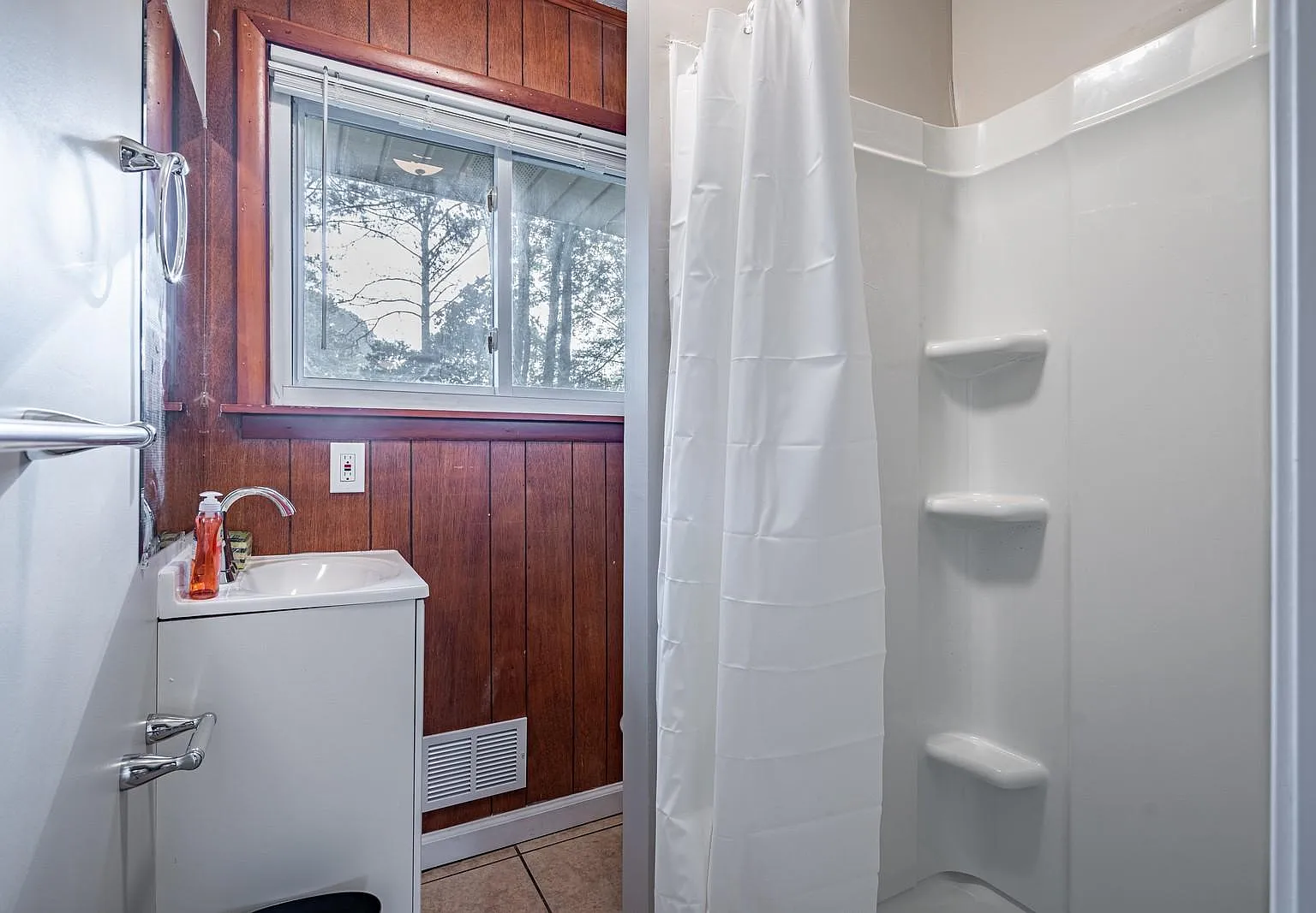 4 bed, 4.0 bath, 2353 sqft, $633 — Photo 3