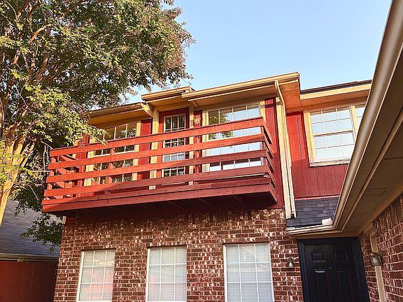 2nd image of 830 San Jacinto Dr