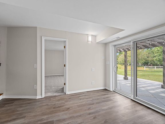 5th image of 107 Honeysuckle Ct