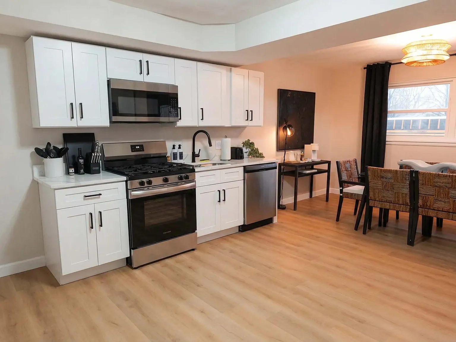 4 bed, 1288 sqft, $8,100 — Photo 3