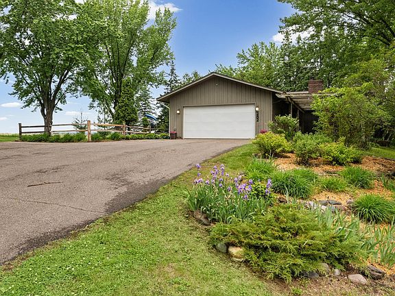 5th image of 282 Croixview Dr S